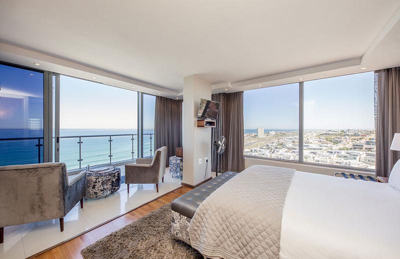 4 Bedroom Property for Sale in Bloubergstrand Western Cape